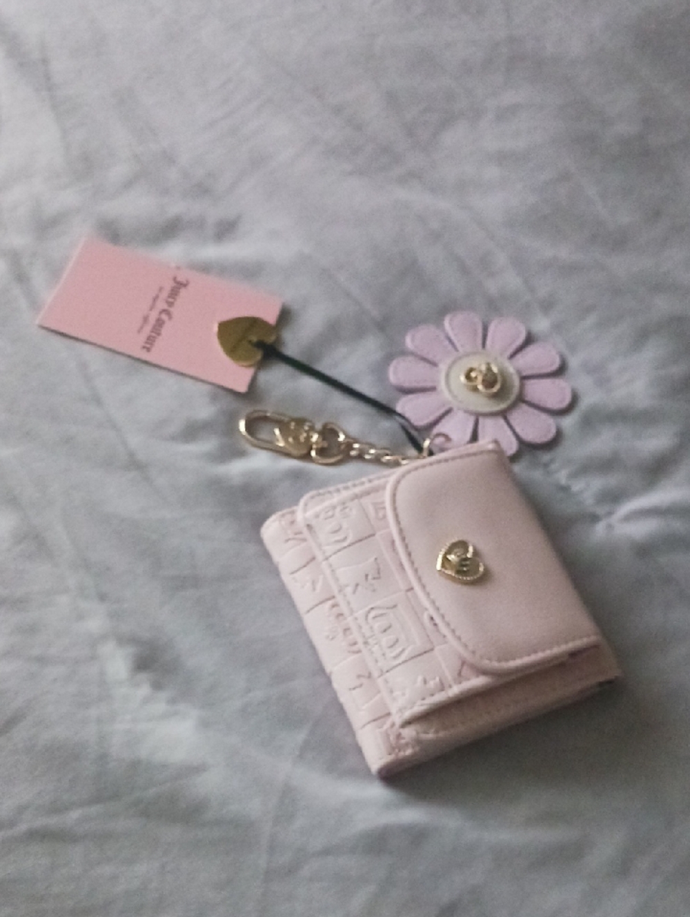 NWT Juicy Couture Light Pink Floral Charm Keycharm Wallet with Gold Heart Snap